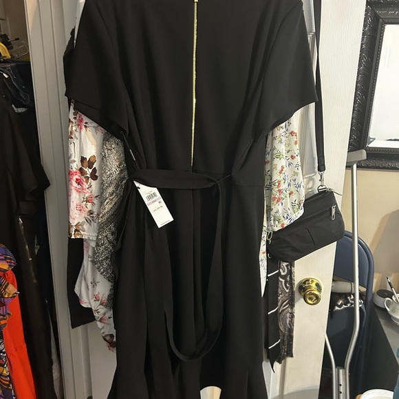 Calvin Klein Black Short-Sleeve Midi Dress with Ruffle Hem - Picture 3 of 4